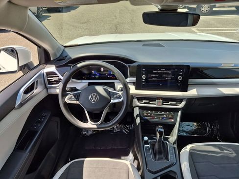 Used 2025 Volkswagen Taos SE FWD image 23