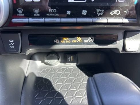 Used 2025 Toyota RAV4 XLE image 18