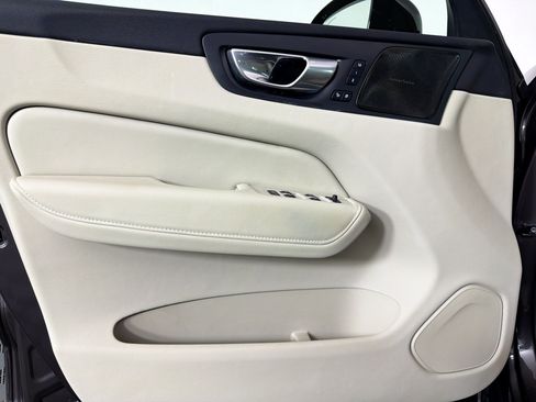 Used 2023 Volvo XC60 B5 Plus AWD/4WD image 20