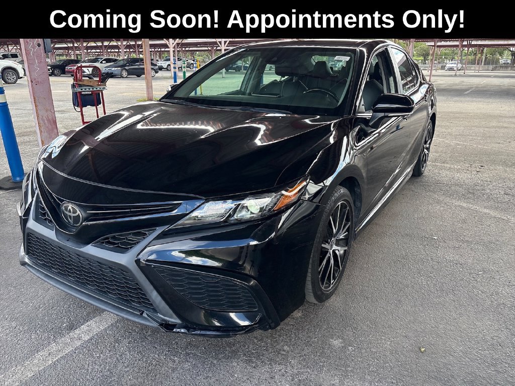 Used 2023 Toyota Camry SE FWD image 1