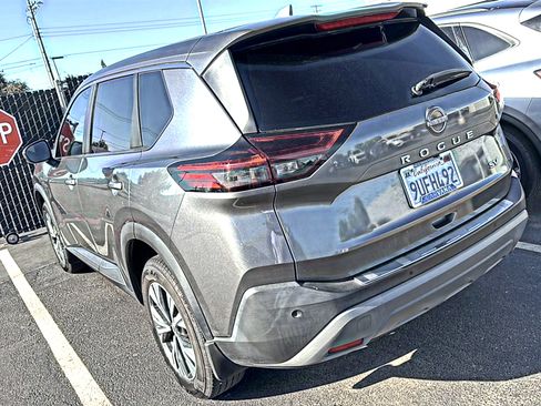 Used 2022 Nissan Rogue SV FWD image 8