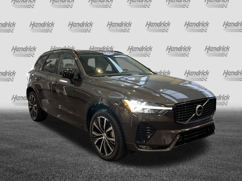 Used 2025 Volvo XC60 B5 Plus image 2