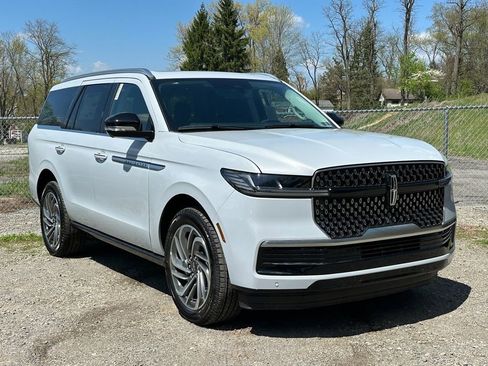 New 2026 Lincoln Navigator Reserve AWD/4WD image 30