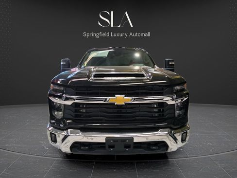 Used 2026 Chevrolet Silverado 2500 LT w/ All Star Edition AWD/4WD image 3