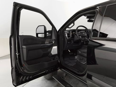 Used 2025 Ford F250 Platinum image 12