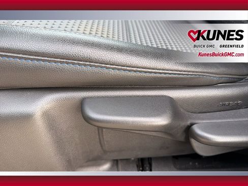 Used 2025 Chevrolet Trax LT image 33