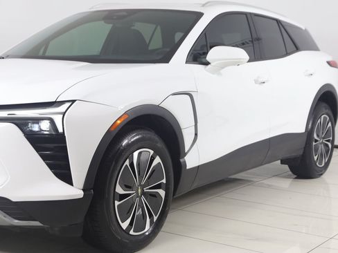 Used 2025 Chevrolet Blazer EV LT AWD/4WD image 51