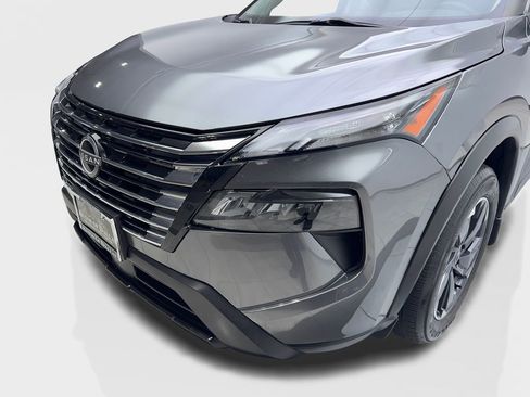 Used 2024 Nissan Rogue SV w/ SV Premium Package image 16