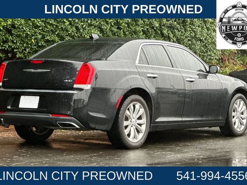 Used 2018 Chrysler 300 Limited image 3