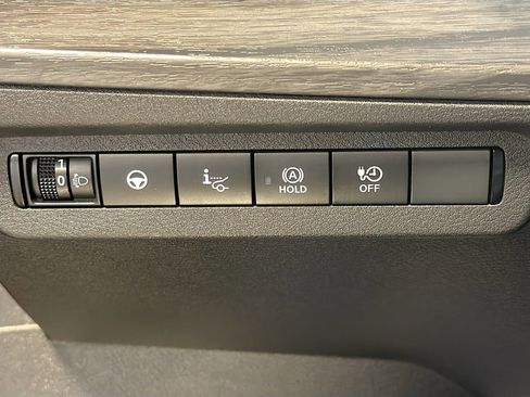 Used 2024 Nissan Ariya AWD image 17