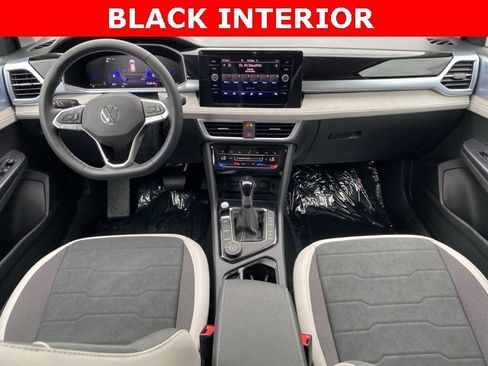 New 2025 Volkswagen Taos SE image 3