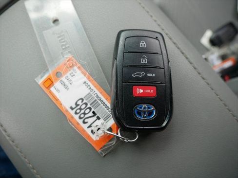 Certified 2022 Toyota Venza Limited AWD/4WD image 22
