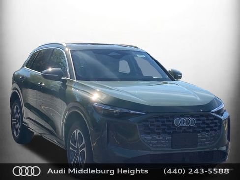 Used 2025 Audi Q5 Premium w/ Convenience Package image 1