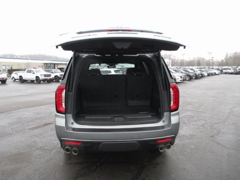 Used 2024 GMC Yukon AT4 w/ AT4 Premium Plus Package image 7