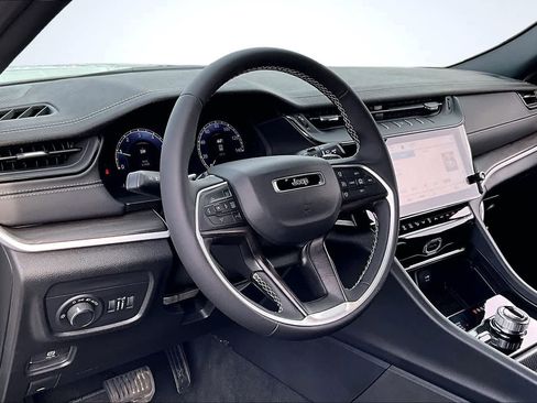 New 2026 Jeep Grand Cherokee Altitude image 2