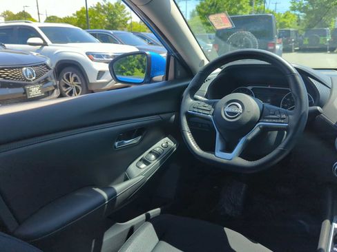 Used 2025 Nissan Sentra SV w/ All-Weather Package FWD image 31