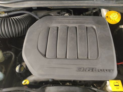 Used 2019 Dodge Grand Caravan SXT FWD image 30