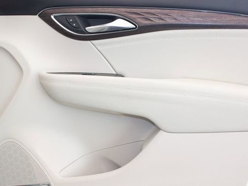 Used 2022 Buick Envision Avenir w/ Safety Package image 11