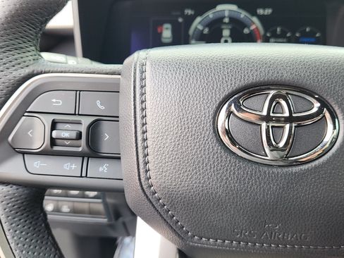 Used 2025 Toyota Sequoia Limited w/ Tow Technology Package AWD/4WD image 19