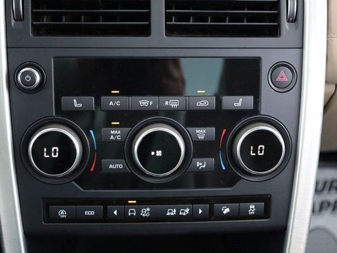 Used 2018 Land Rover Discovery Sport HSE image 40