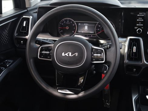 Used 2023 Kia Sorento LX FWD image 6