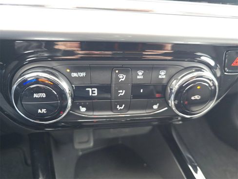 Certified 2025 Chevrolet Trax LT w/ LT Convenience Package image 25