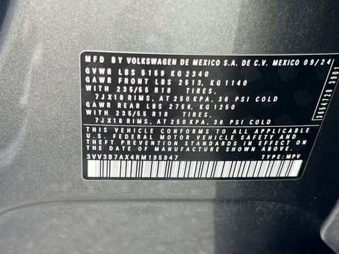 Used 2024 Volkswagen Tiguan SE FWD image 36