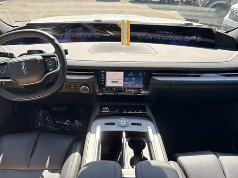 New 2026 Lincoln Navigator Reserve AWD/4WD image 16
