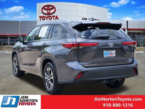 Used 2022 Toyota Highlander XLE image 7