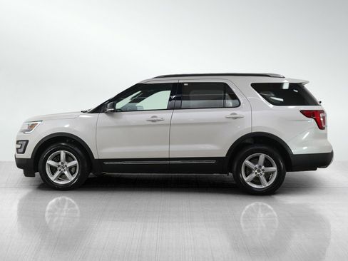 Used 2017 Ford Explorer XLT w/ Equipment Group 202A image 2