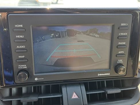 Used 2022 Toyota RAV4 XLE FWD image 19