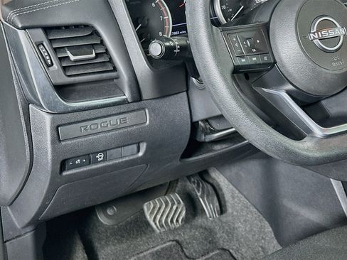 Used 2023 Nissan Rogue S FWD image 17