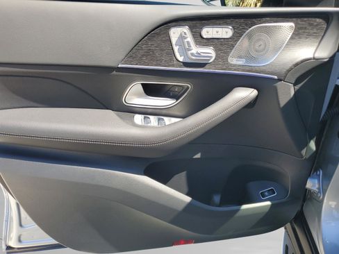 Used 2026 Mercedes-Benz GLS 450 4MATIC image 31