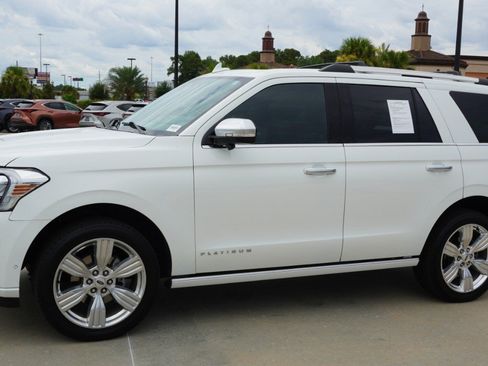 Used 2024 Ford Expedition Platinum AWD/4WD image 5