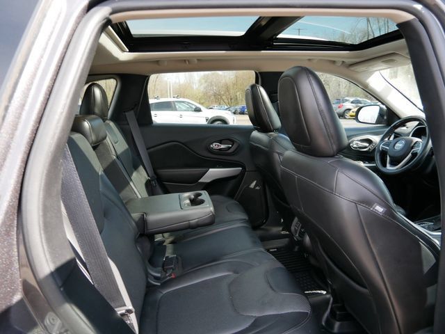 Used 2018 Jeep Cherokee Overland w/ Heavy Duty Protection Group AWD/4WD image 9