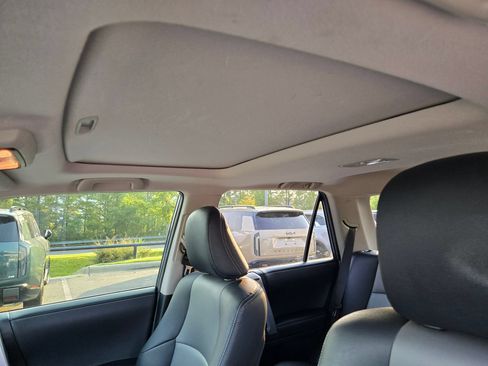 Used 2020 Toyota 4Runner SR5 Premium w/ Moonroof Package RWD image 25