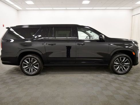 Used 2024 Cadillac Escalade ESV Sport Platinum AWD/4WD image 10