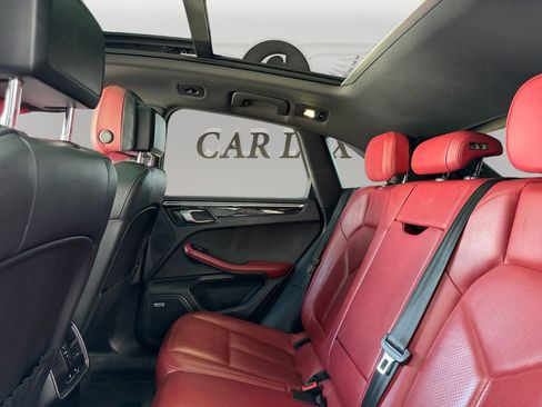 Used 2020 Porsche Macan AWD/4WD image 13