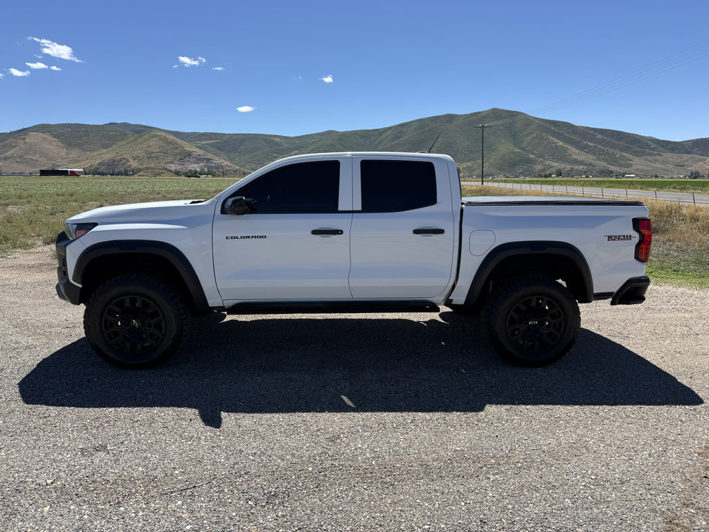 Used 2024 Chevrolet Colorado Trail Boss w/ Technology Package AWD/4WD image 4