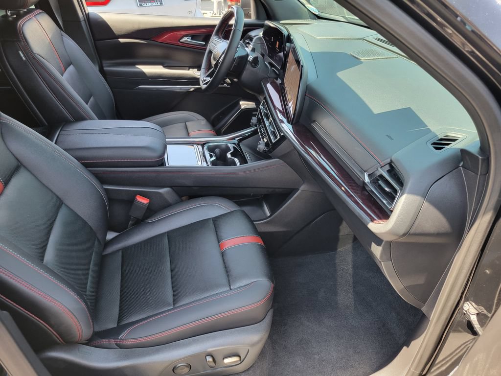 Used 2025 Chevrolet Traverse RS w/ LPO, Floor Liner Package FWD image 19