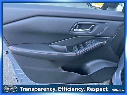 Used 2025 Nissan Rogue SV image 16