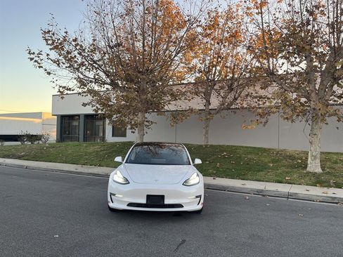 Used 2020 Tesla Model 3 Long Range image 3