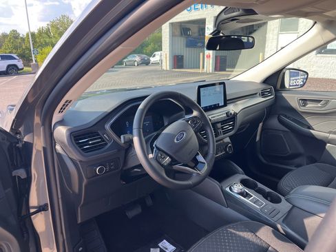 New 2025 Ford Escape Active w/ Cold Weather Package image 32