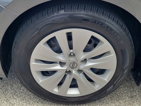 Used 2025 Nissan Sentra S FWD image 7