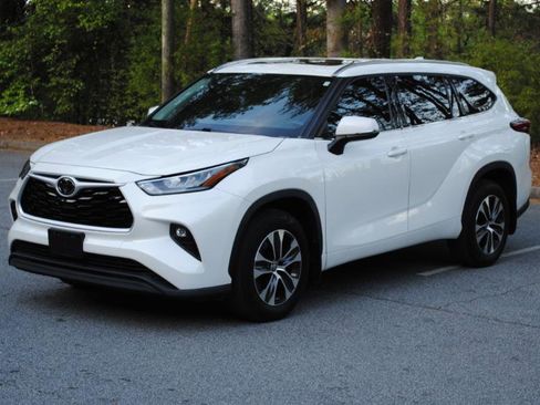 Used 2020 Toyota Highlander XLE image 7