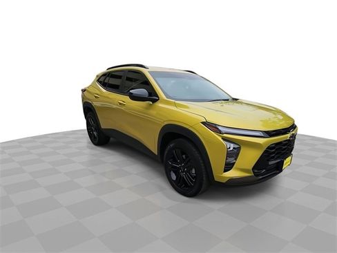 Used 2024 Chevrolet Trax ACTIV w/ Driver Confidence Package image 2