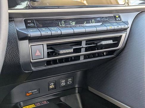 Used 2025 Toyota Camry SE image 14