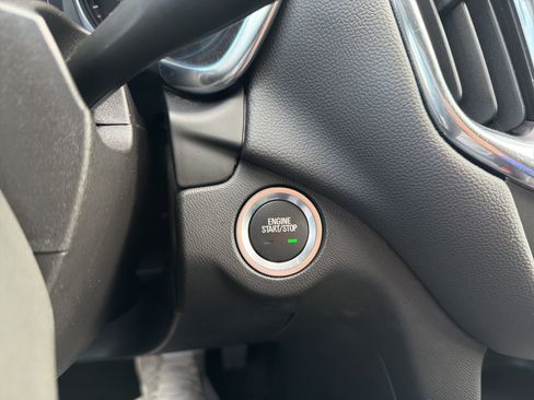 Used 2023 Chevrolet Equinox LT image 17