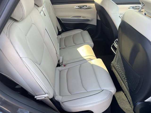 Used 2022 Genesis GV70 2.5T w/ Advanced Package AWD/4WD image 10