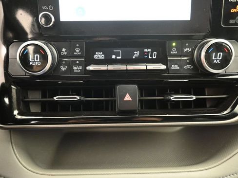 Used 2023 Toyota Highlander L FWD image 19